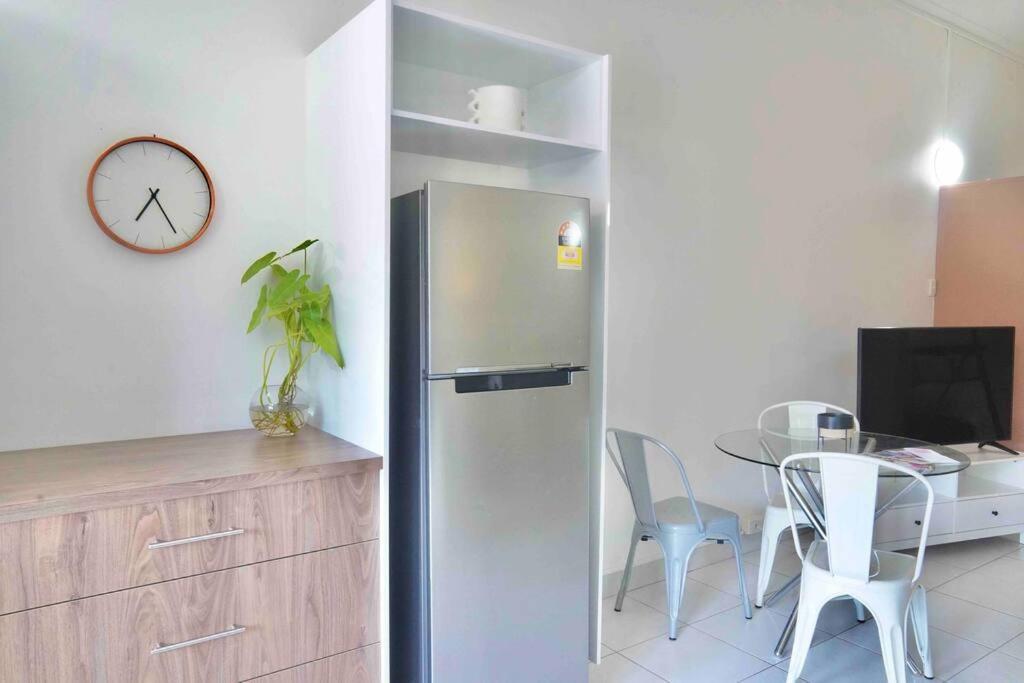 Lovely One Bed Room Apartment Right In The City Ντάρβιν Εξωτερικό φωτογραφία